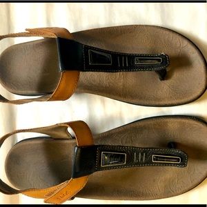 Taos storyteller black tan sandals. Size 9:EU 40